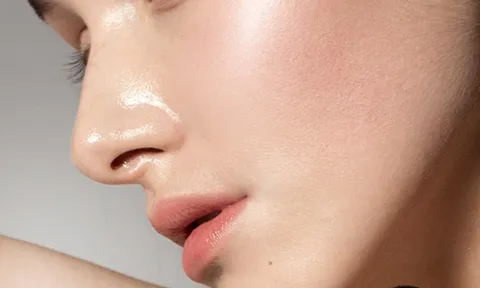 Thoa kem chống nắng hay che khuyết điểm trước? Thứ tự đúng để lớp nền mịn đẹp, không bết dính