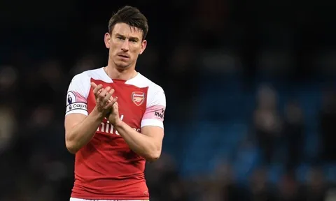 Thủ lĩnh Arsenal 'nổi loạn', Wenger và người cũ đồng loạt nói 1 điều