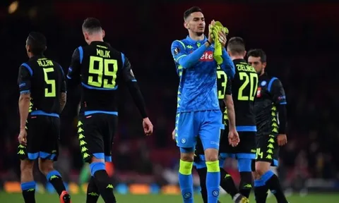 Thủ môn Napoli công khai bày tỏ tình cảm với sao Juventus