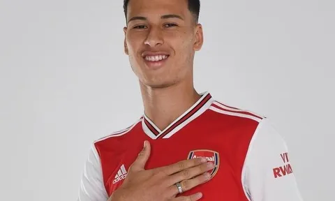 Thử việc 4 lần ở M.U, fan Ronaldo và các sự thật thú vị về tân binh Arsenal