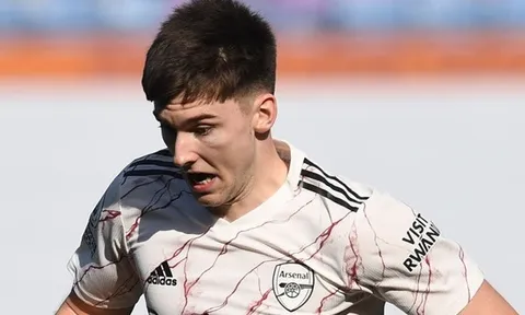 Thua Arsenal, fan Leicester điên tiết với Tierney