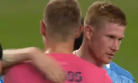 Thua cuộc, Kroos làm 1 điều với De Bruyne sau trận
