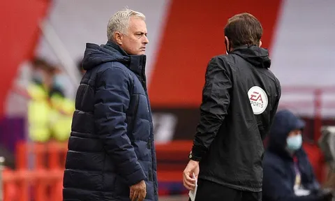 Thua đau, Mourinho vạch trần cái tên "núp trong văn phòng"
