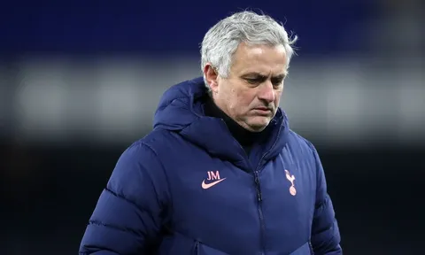 "Thừa nước đục thả câu", Mourinho muốn có sao thất sủng M.U tức thì