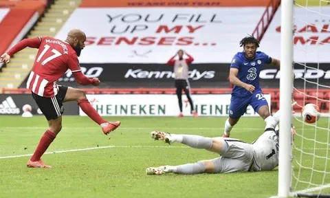 Thua sốc Sheffield United, Chelsea bị Man Utd phả hơi nóng sau gáy