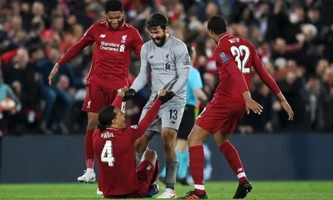 Thua trận, sao Liverpool vẫn lấy nước mắt NHM bởi hành động đặc biệt