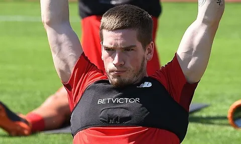 Đây, lý do khiến 'trò cưng Gerrard' không thể cập bến Championship