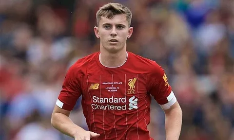 Liverpool cho mượn kỷ lục gia, fan phản ứng phũ phàng