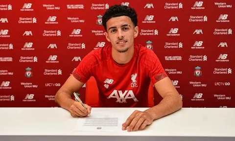 Sao mai The Kop chính thức gia hạn, chia sẻ mơ ước nối bước Gerrard