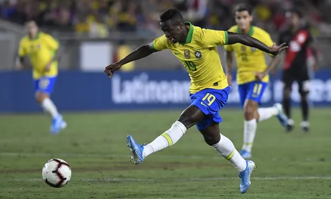 Thuyền trưởng đội tuyển Brazil báo tin dữ cho sao Real