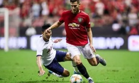 Tiên hạ thủ vi cường, 'kẻ ra rìa Man Utd' ôm mộng lật đổ Wan-Bissaka