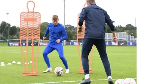 Timo Werner mạnh mẽ trong buổi tập đầu tiên ở Cobham