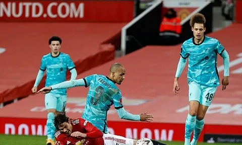 Cavani đã diễn kịch với Fabinho?