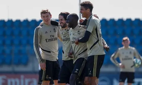 "Toang" gần nửa đội hình và đây là phản ứng của dàn sao Real Madrid