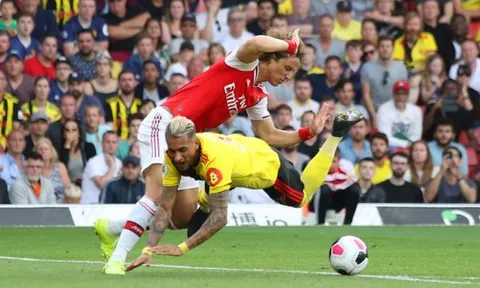 "Tôi chưa từng thấy màn trình diễn nào thảm hại như của Arsenal"