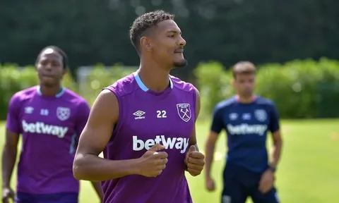 "Tôi đến đây để kiếm nhiều tiền, nhưng giờ lại gặp Man City, tại sao?"