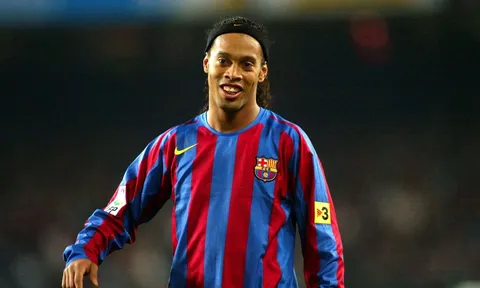 ‘Tôi được ra giá 500.000 pesetas để triệt hạ Ronaldinho’