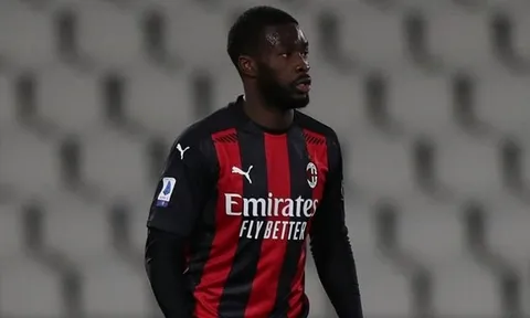 "Thiago Silva nói với tôi rằng hãy để mắt đến Fikayo Tomori"
