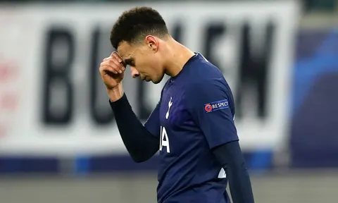 Tottenham lại đánh rơi điểm, "kẻ thất sủng" của Mourinho thực hiện 1 hành động
