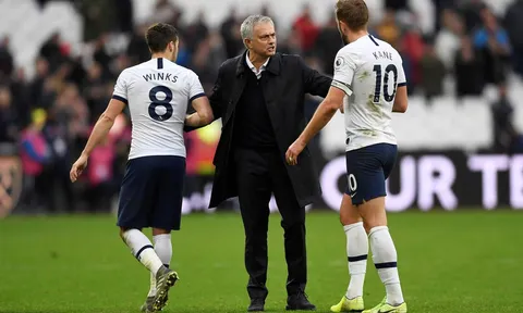 Tottenham rơi khó khăn, Mourinho dễ bay ghế