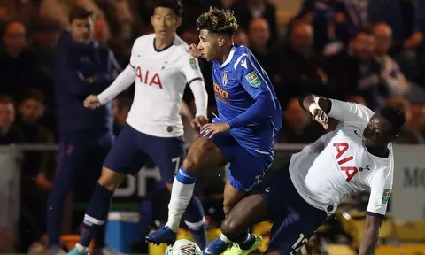 Thua sốc, fan Tottenham tức điên: "Tên hết thời đó phải biến đi ngay!"