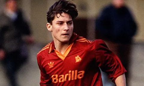 Totti rưng rưng, kỷ niệm 27 năm ngày ra mắt AS Roma