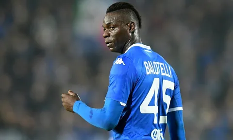 'Trai hư' Balotelli chôn vùi sự nghiệp vì lười biếng, ngông cuồng
