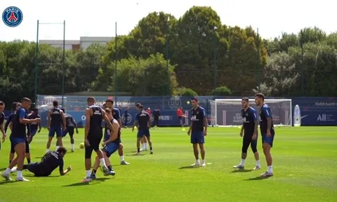 Trở lại tập luyện, Neymar và Mbappe "xâu kim" các đồng đội