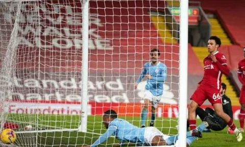 TRỰC TIẾP Liverpool 1-4 Man City: Chủ nhà vỡ trận (KT)