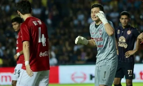 Văn Lâm giúp Muangthong United đánh bại đội bóng cũ Xuân Trường ở trận "siêu kinh điển" Thai League