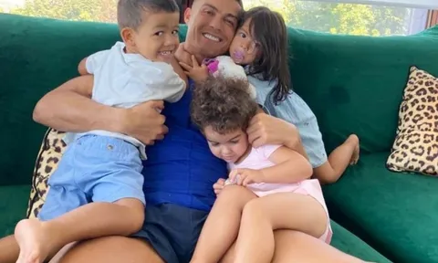 Trước đại chiến, Ronaldo hiện diện với mái tóc mới