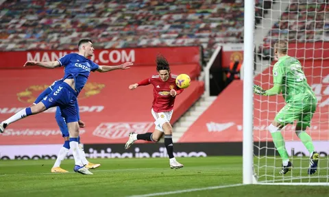 Cavani và Fernandes lại nổ súng, Man Utd vẫn ôm hận ở phút 90+5