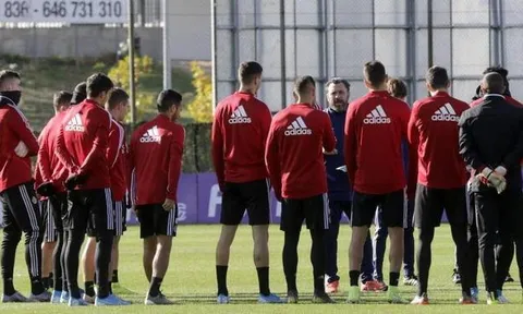 Từ chối xét nghiệm COVID-19, 1 CLB La Liga gây bão với lý do không ngờ