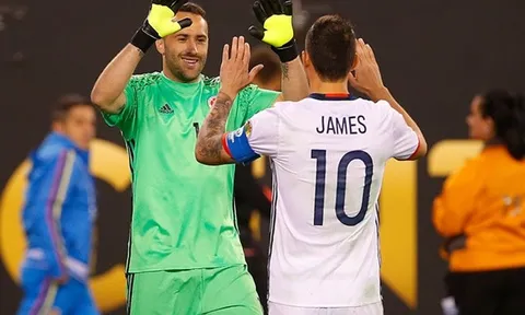 Từ Dzeko đến James: Các cầu thủ có quan hệ gần gũi khiến CĐV ngỡ ngàng