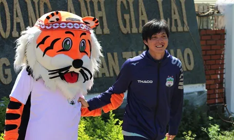 Tuấn Anh ôm ghì lấy "chú Hổ", HAGL sẵn sàng cho diện mạo mới tại V-League 2020