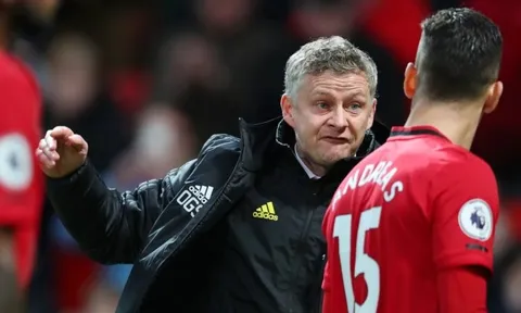 Tức tốc đàm phán, Man Utd rộng cửa đón "siêu máy chạy" về OTF