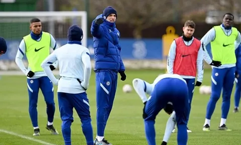 Tuchel hé lộ sự thật phũ phàng, cầu thủ Chelsea cứ "coi chừng"