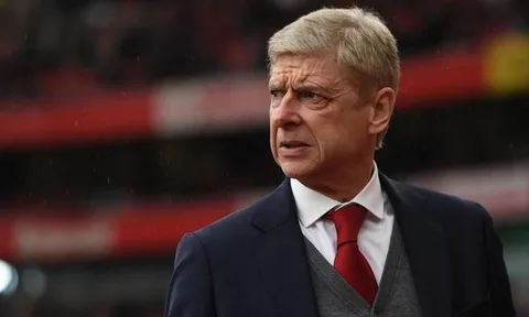Tượng đài Wenger lại ám chỉ về ngày trở lại