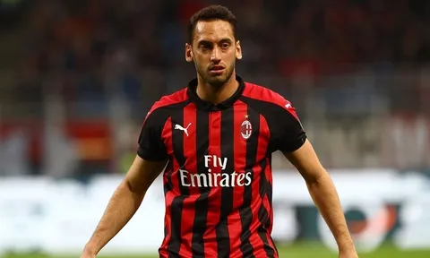 Tuyến giữa bất ổn, AC Milan vẫn muốn bán “thánh sút phạt”