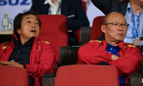 Thầy Park và các cộng sự thay nhau vi hành tại vòng 19 V-League