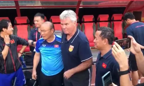 "Phù thủy" Park đá "bay ghế" HLV trưởng U22 Trung Quốc Guus Hiddink