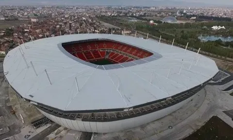 UEFA thay đổi địa điểm tổ chức trận chung kết Champions League?