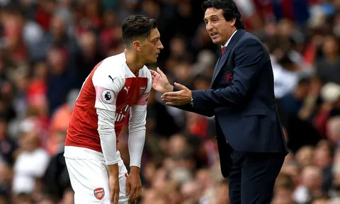 "Tôi chọn Ozil làm đội trưởng, nhưng các cầu thủ không cho"