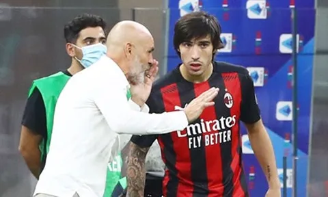 "Pirlo 2.0" nhận thẻ đỏ, HLV AC Milan có hành động đặc biệt