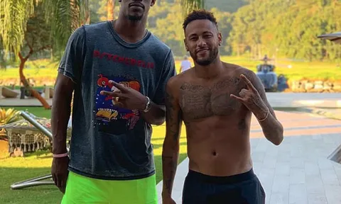 Được Neymar "mách nước", sao NBA sút phạt đền chuẩn không cần chỉnh