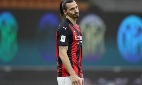 Stefano Pioli hé lộ, Ibrahimovic làm một điều sau khi hóa 'tội đồ'