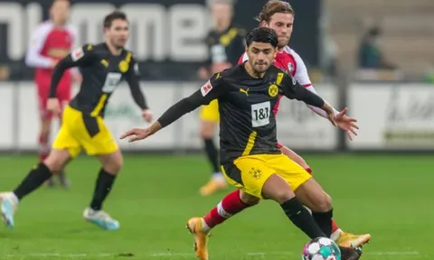 Dortmund lại thua: Bầu không khí lo lắng bao trùm Westfalenstadion