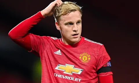 Van de Beek 'ngụp lặn' ở Man Utd, Gullit thừa nhận một sự thật