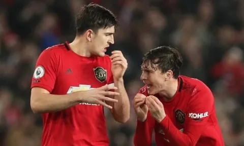 "Vấn đề của Lindelof là Maguire, vấn đề của Maguire là Lindelof"