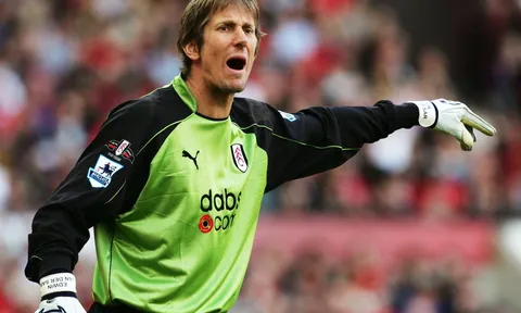 'Van der Sar đã khiến tôi quyết định từ chối Man City'